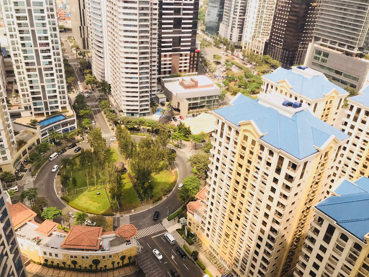 Fully Renovated 2BR with Golf Course View for Rent in The Bellagio III, BGC