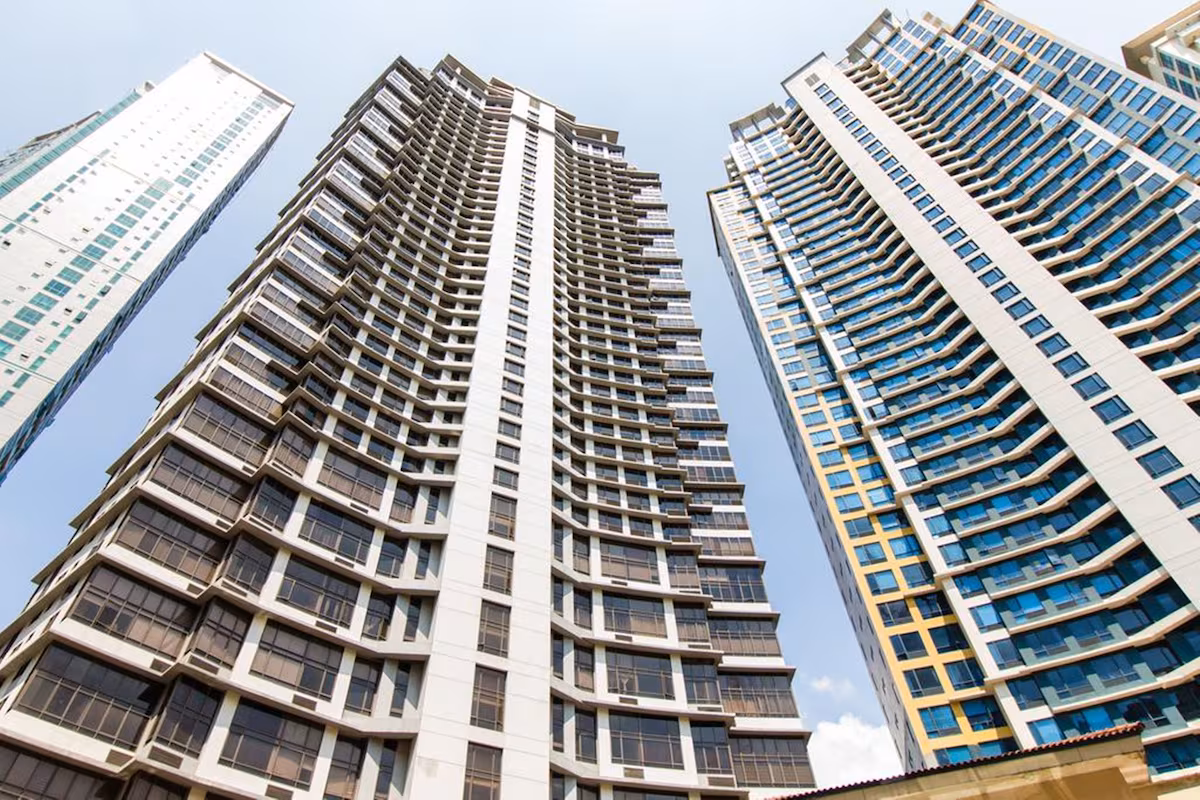 Fully Renovated 2BR with Golf Course View for Rent in The Bellagio III, BGC