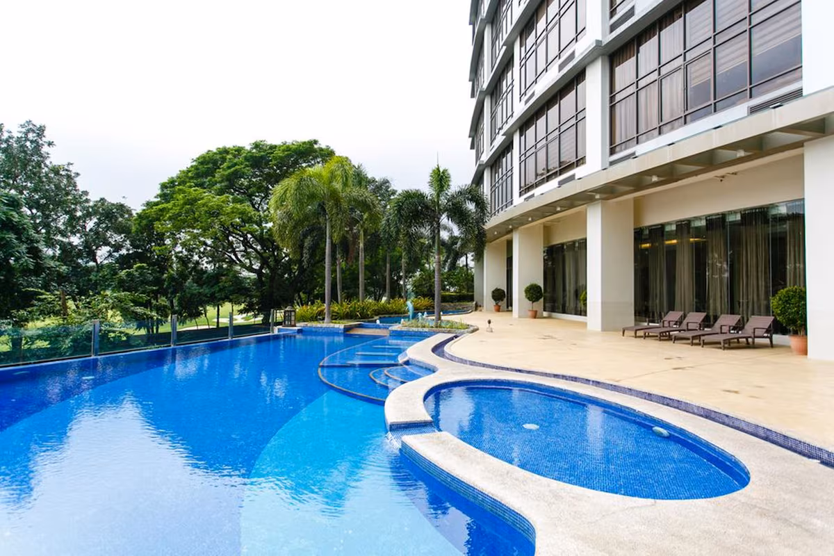Fully Renovated 2BR with Golf Course View for Rent in The Bellagio III, BGC